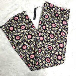 Torrid Plus Sz 18 Geometric Bold Pink Flower Pant